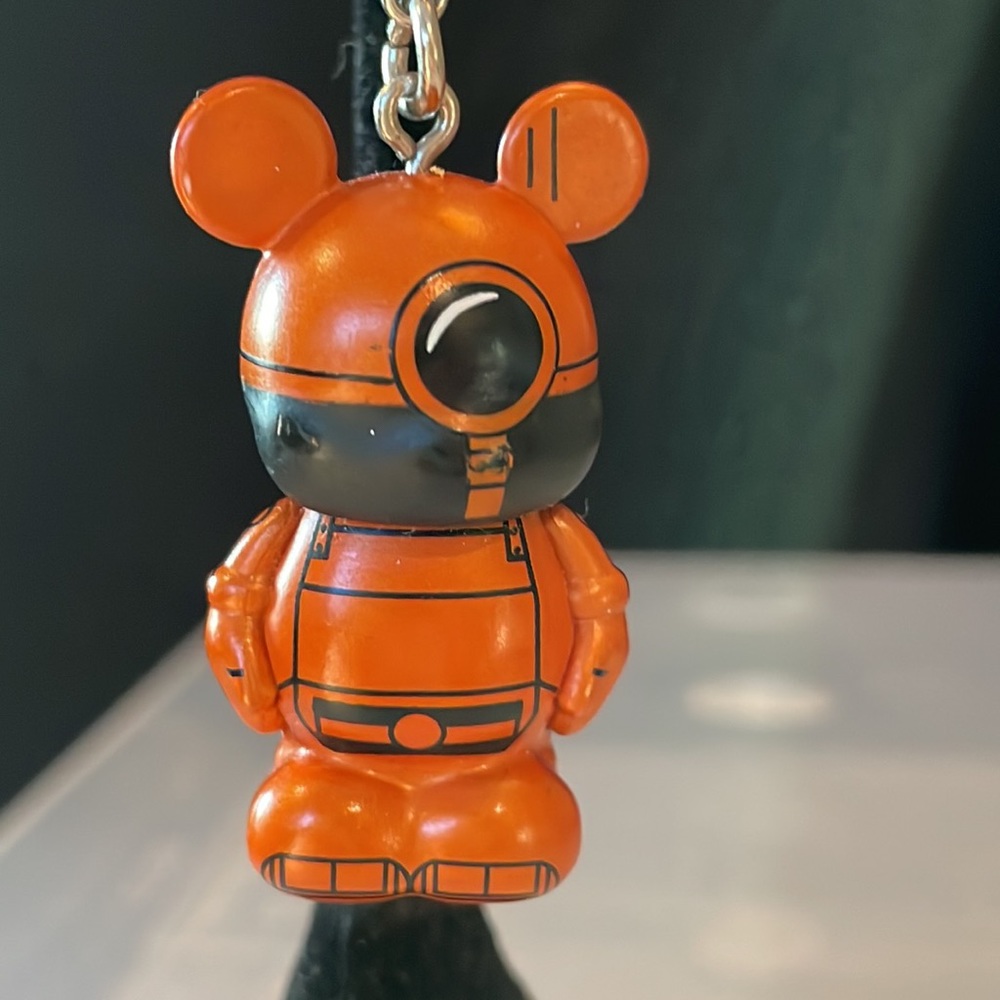 🟡 DISNEY VINYLMATION JR KEYCHAIN: PIT DROID